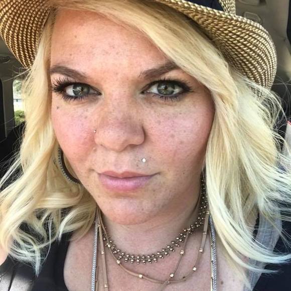 Meet your Posher, Angela - Picture 1 of 1